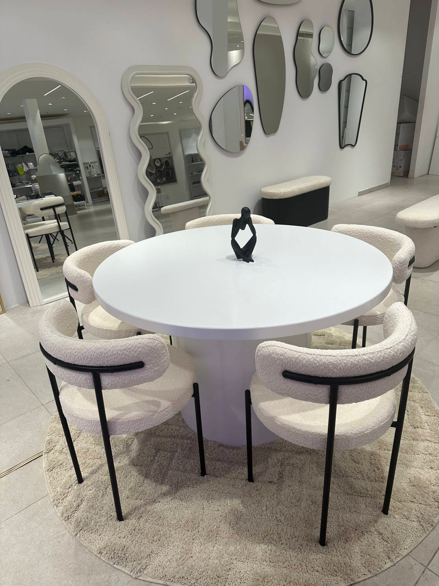 Table à manger ronde + 5 chaises ronde