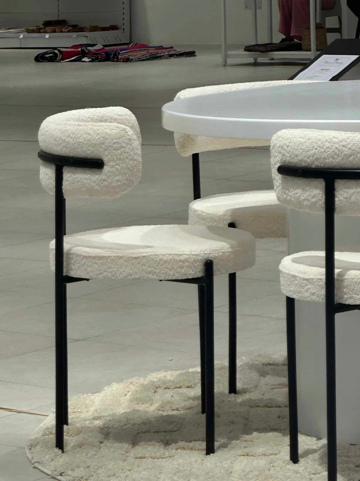 Table à manger ronde + 5 chaises ronde